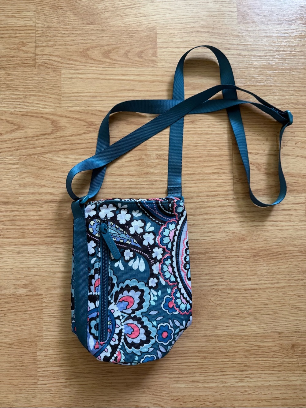 Vera Bradley Lighten Up Water Bottle Crossbody Bag - Haymarket Paisley Jewel